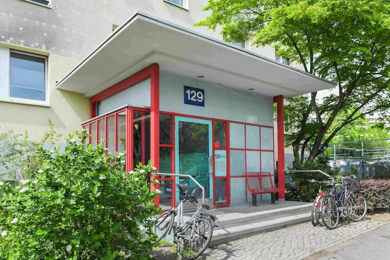 2-Zimmer Wohnung in Marzahn Süd inkl. finanzieller Unterstützung für Renovierungsarbeiten — photo 1